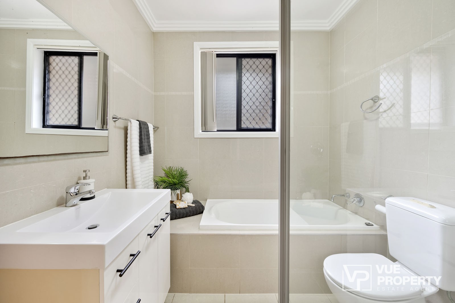 1P0051-Eastwood-2025-10-14-140931-11