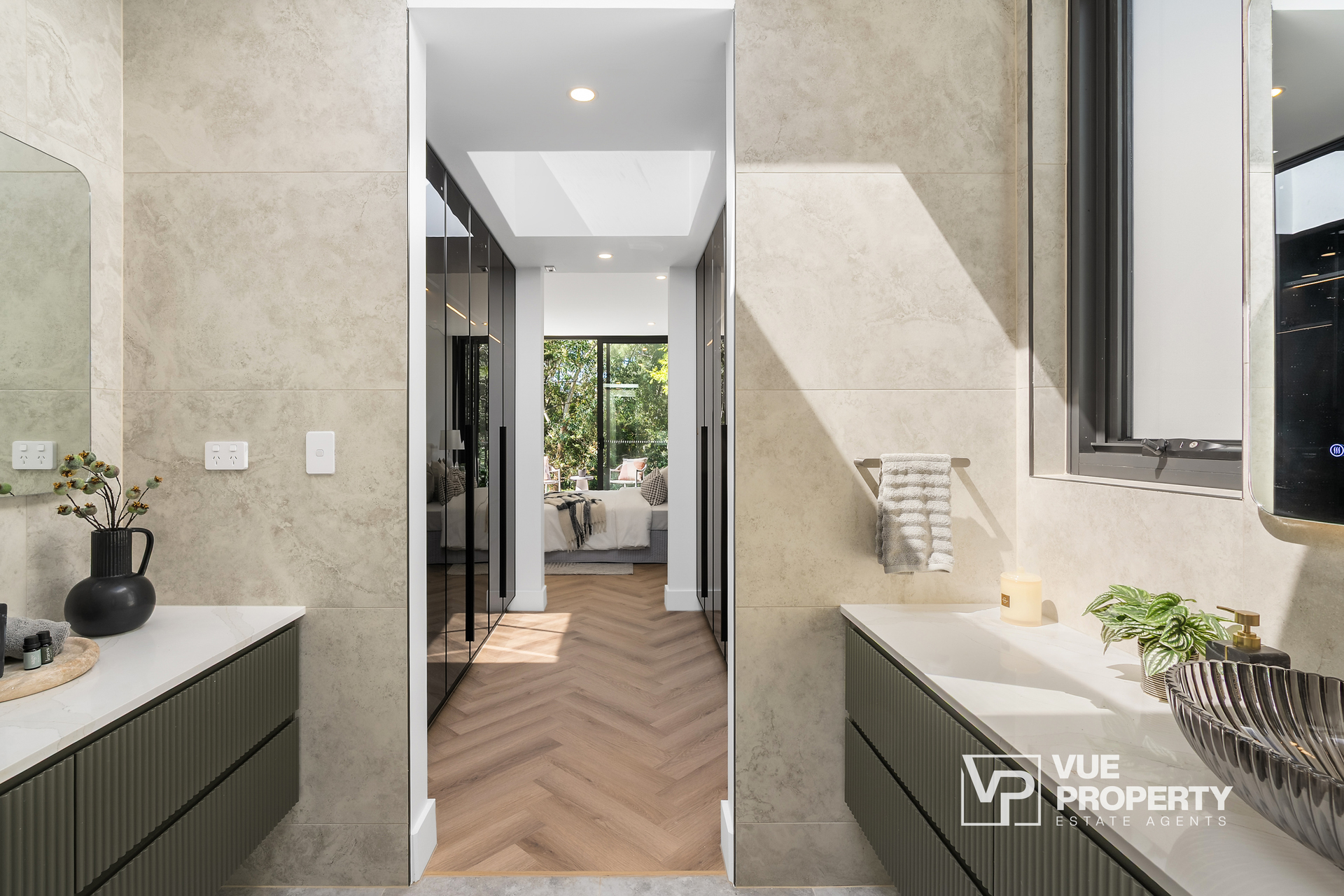 1P0082-Eastwood-2025-10-09-090736-17